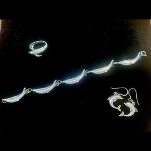 Set of sterling silver dolphin pieces, ring, bracelet and earrings.
